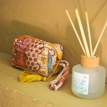 make-up bag in badkamer