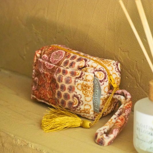 make-up tasje met prints sfeerbeeld